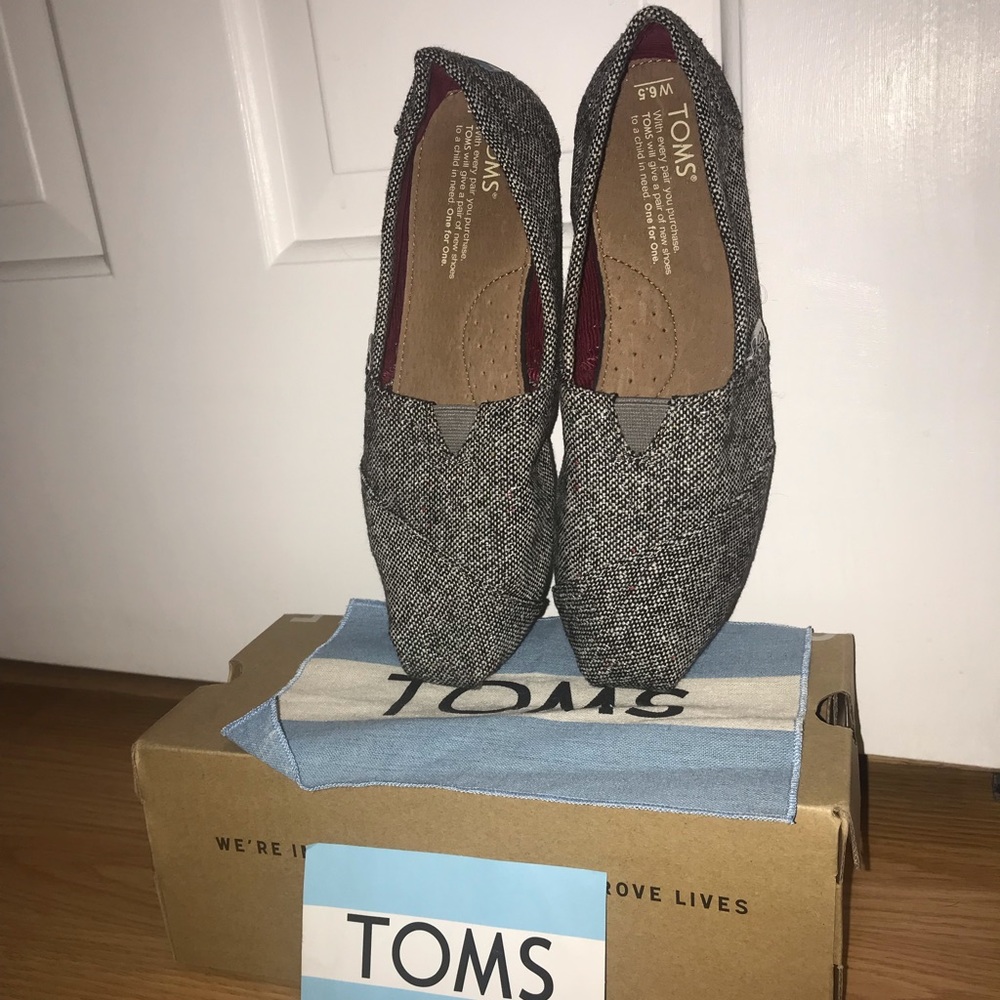 TOMS Classic Silver Karsen Sparkly Slip On Shoes Size 6.5 - Picture 4 of 4